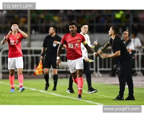 广州恒大与重庆斯威精彩对决回顾赛场瞬间与精彩进球集锦